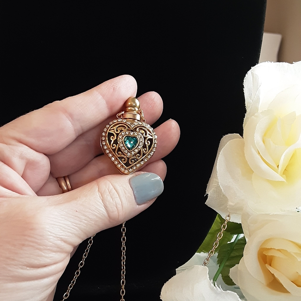 Handmade Victorian Style Bottle With Removable Cap Goldtone 25" Chain - Picture 3 of 7